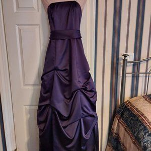 Long Purple Dress Gown. Size 6. Organically Dry Cleaned.